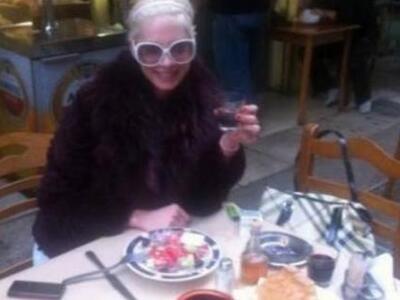 Η Τζούλια επέστρεψε από τη Βιέννη και τρ...