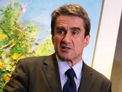 Λοβέρδος: Να συνεχίσουν τις σπουδές τους...