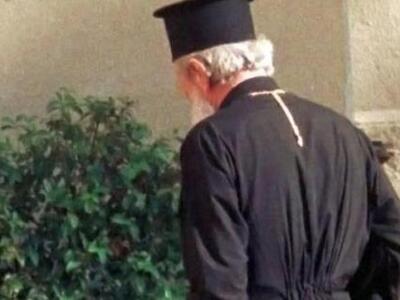 Πέταξε τα ράσα του και έφυγε