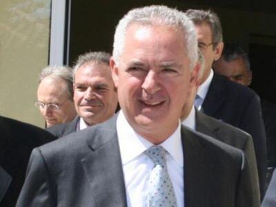 Ο Παύλος Καψαμπέλης υπεύθυνος ενημέρωσης...