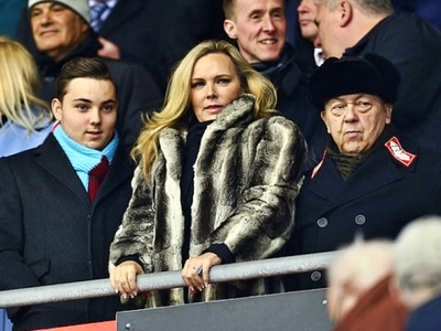 Πρώην πορνοστάρ ανέλαβε γενική διευθύντρ...