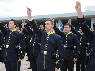 «Ψαλιδίζονται» οι θέσεις στις στρατιωτικές σχολές