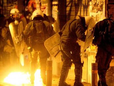 Αστυνομική έφοδος στα Εξάρχεια με μαζικέ...