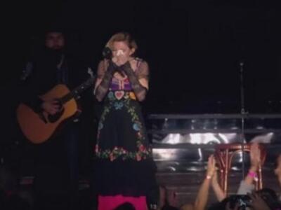 Η οργή και το δάκρυ της Μαντόνα, επί σκη...