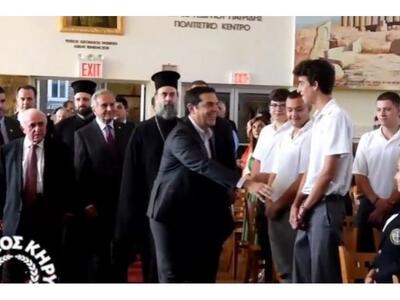 Μαθητής αρνήθηκε να δώσει το χέρι του στ...