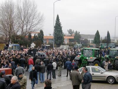 Κλειστή από μπλόκα η Πατρών- Κορίνθου