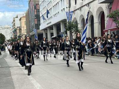 Η Πάτρα γιόρτασε το ΟΧΙ - Η μαθητική παρ...