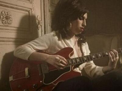 Αγνώριστη έγινε η Amy Winehouse