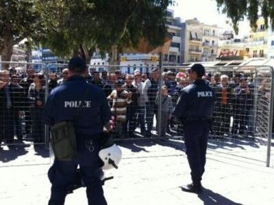 Αποδοκιμασίες στην παρέλαση στο Ηράκλειο