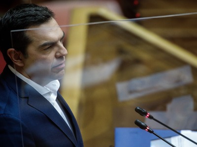 Τσίπρας στο Politico: Τα εμβόλια δεν είν...