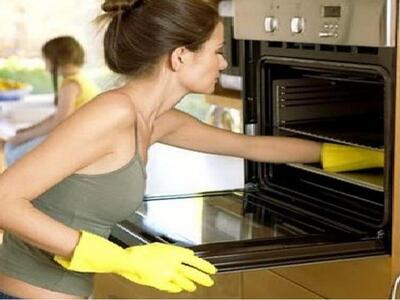 Πώς να λάμψει ο βρώμικος φούρνος δίχως τοξικά!