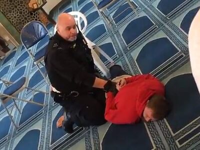 Επίθεση με μαχαίρι σε τζαμί στο Λονδίνο-...