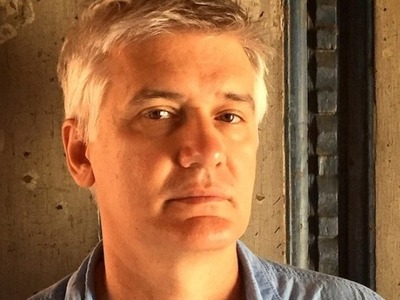 Ο Κουβανός Carlos Celdran υπογράφει το Μ...