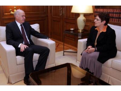 Συνάντηση Παπανδρέου - Παπαρήγα αύριο γι...