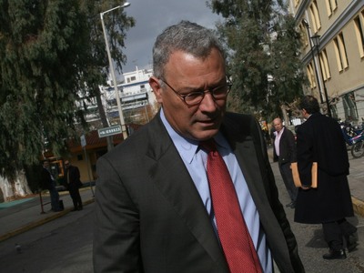 Θαυμάστε "παπαγαλάκια" και καθ...