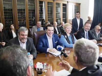 Παρέμβαση Τσίπρα για τα δεδουλευμένα των...