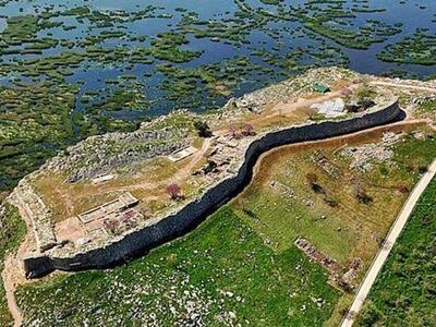 Το Τείχος Δυμαίων 