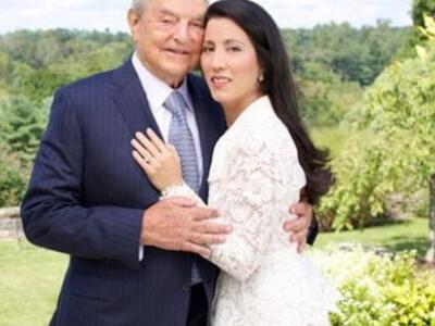 Τρίτο στεφάνι για τον 83χρονο δισεκατομμ...