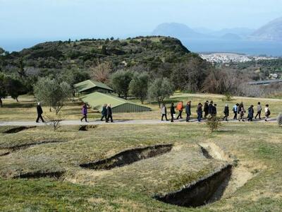 Με φόντο την παλιοβούνα και την Βαράσοβα...