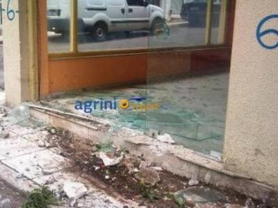 Αγρίνιο: Ι.Χ. αυτοκίνητο "μπούκαρε&...