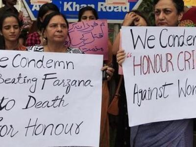 Πακιστάν: Δολοφόνος της πρώτης του γυναί...