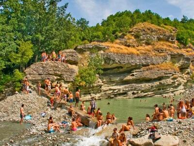 Νεστόριο: River Party στην εποχή των cap...