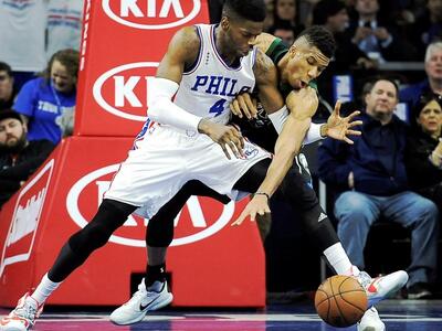 ΝΒΑ: Ασταμάτητος Αντετοκούνμπο καθοδηγεί...