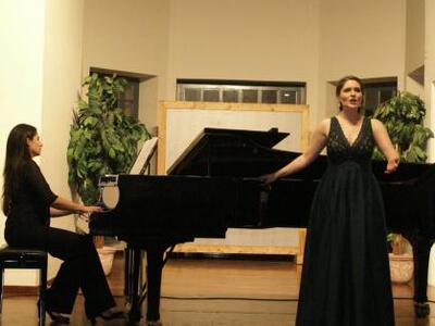 Εντυπωσίασε και καταχειροκροτήθηκε η Αιγ...