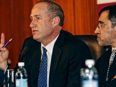 Ο Andre van der Merwe που έκανε την 1η μ...