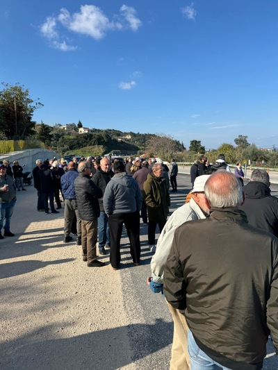 Ο Θέμης Μπάκας στο πλευρό των κατοίκων των Τσουκαλεΐκων