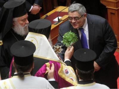 Αϊβαλιώτης: Ο Μιχαλολιάκος και η γυναίκα...