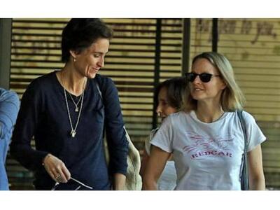 Η Τζόντι Φόστερ παντρεύτηκε την φωτογράφ...