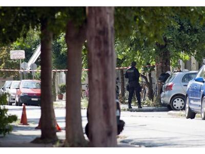 Καλάσνικοφ, πιστόλια αλλά και πλαστές τα...