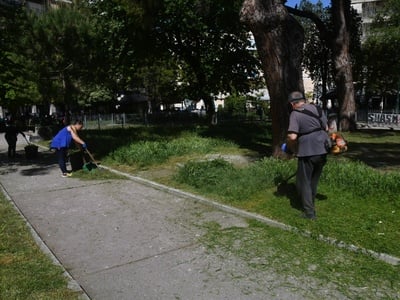 Πάτρα: Συνεχίζονται με αμείωτο ρυθμό οι εργασίες καθαρισμού, κουρέματος γκαζόν και κλαδέματος