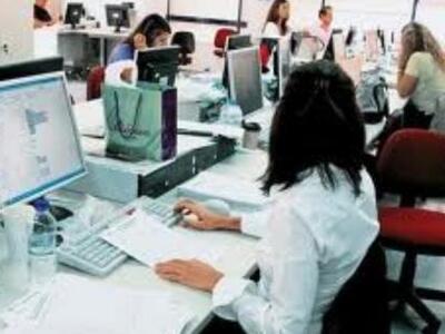 Συνεχίζονται οι εξωφρενικές δαπάνες στο ...