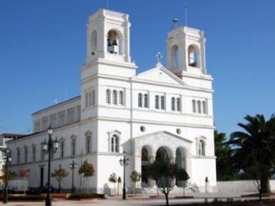 Κεντρική πλατεία Πύργου: Μέσα το μνημόσυ...