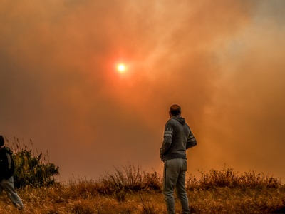Φωτιά στην Κορινθία: Στάχτη το εξοχικό σ...