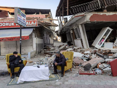 Σεισμός στην Τουρκία: Η στιγμή που οι νέ...