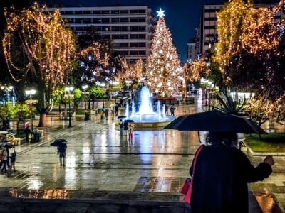 Καιρός Χριστουγέννων: Βροχές και χιονοπτ...