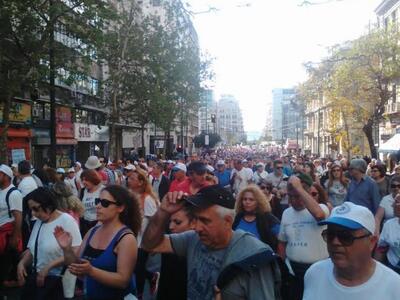 Ξεκίνησε για το Σύνταγμα η πορεία των Πα...