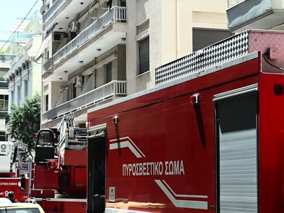 Φωτιά στον Πύργο Αθηνών - Εκκενώθηκε το κτίριο