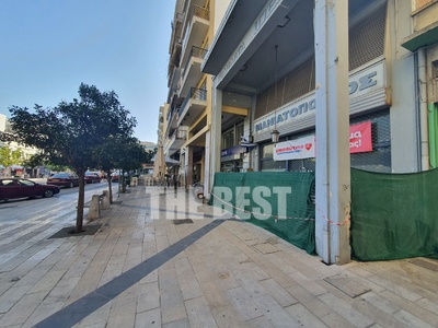 Το κεντρικό κατάστημα στην πλατεία Γεωργίου