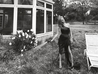 Με Schiaparelli dress