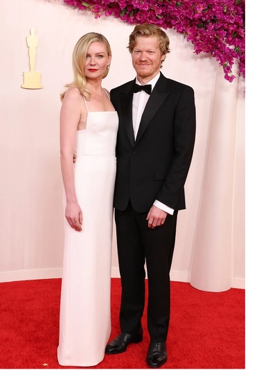 Τζέσε Πλίμονς και Κίρστεν Ντανστ με Gucci