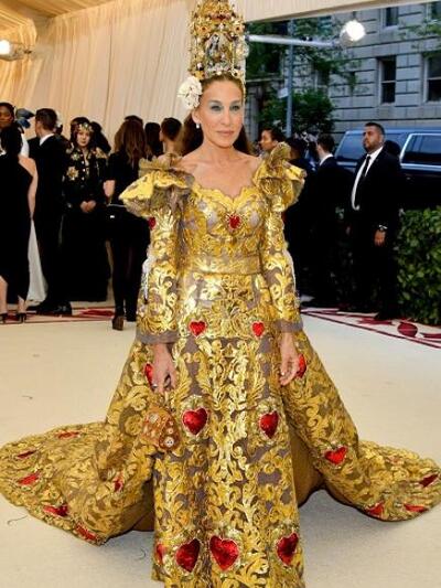 ΣΑΡΑ ΤΖΕΣΙΚΑ ΠΑΡΚΕΡ ΜΕ DOLCE E GABBANA