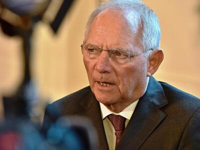 Ο Σόιμπλε κουνά το δάκτυλο στη Βρετανία ...