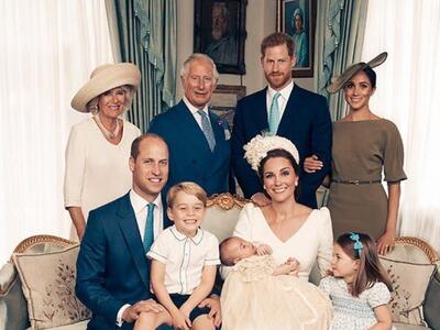 Η επίσημη φωτογράφιση μετά τη βάφτιση το...