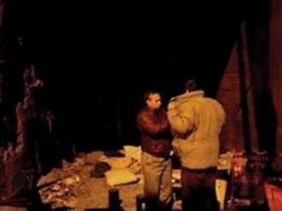 Ο γιατρός των φτωχών: Ντύνεται άστεγος γ...