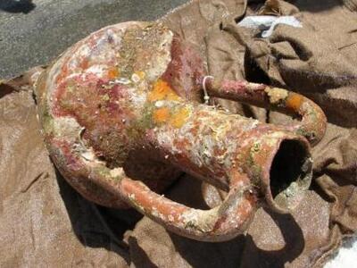 Βρέθηκε τάφος του 9ου αιώνα π.Χ. με δέκα αγγεία