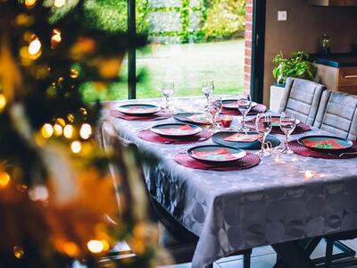 Τραπέζι Χριστουγέννων: Κουραμπιέδες, χοι...